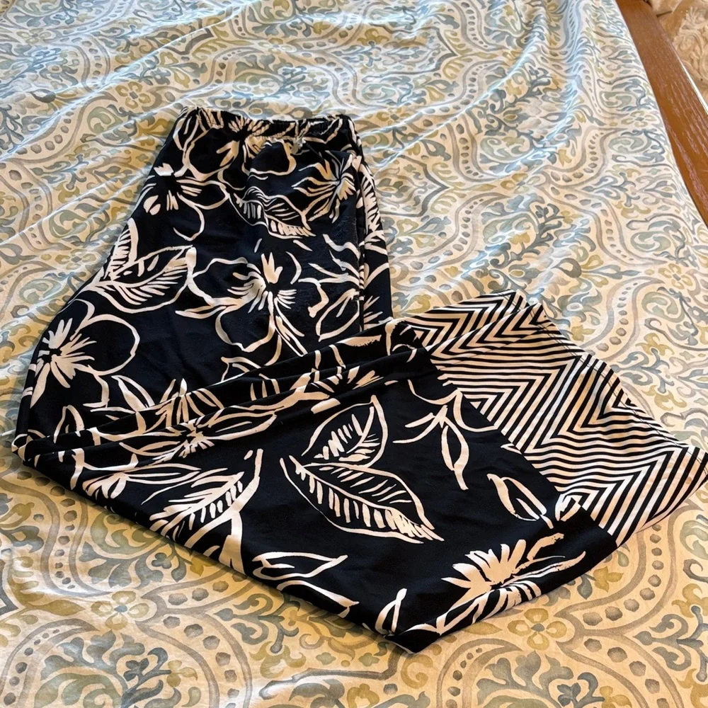 Floral Black and White Women's Pants - Picture 1 of 4